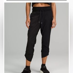 Dance Studio Mid-Rise Cropped Pant
